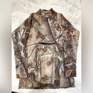 Size of shirt is XXL. Pants XL Realtree Hardwoods